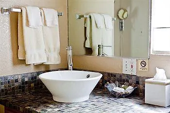 Desert Paradise Resort - Gay Men'S Resort